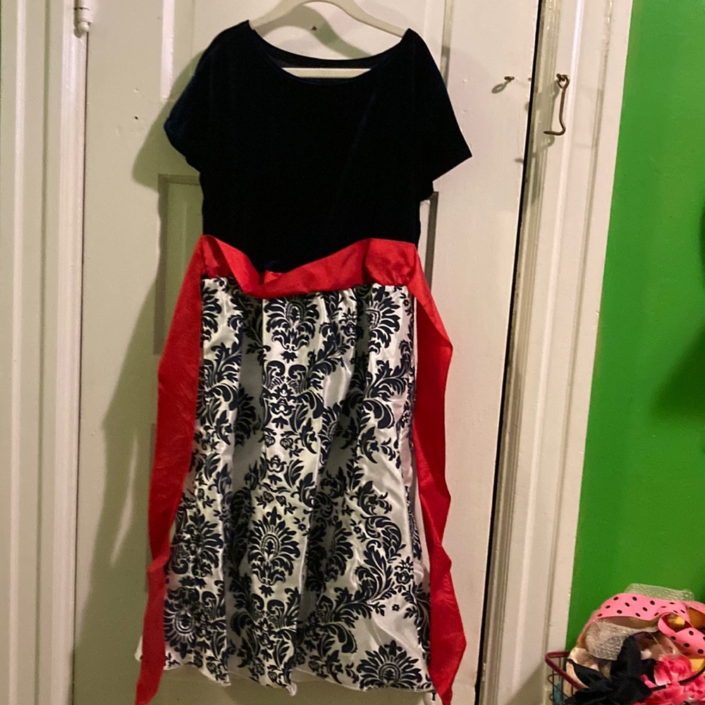 Formal, holiday dress. Size 10 girls.
